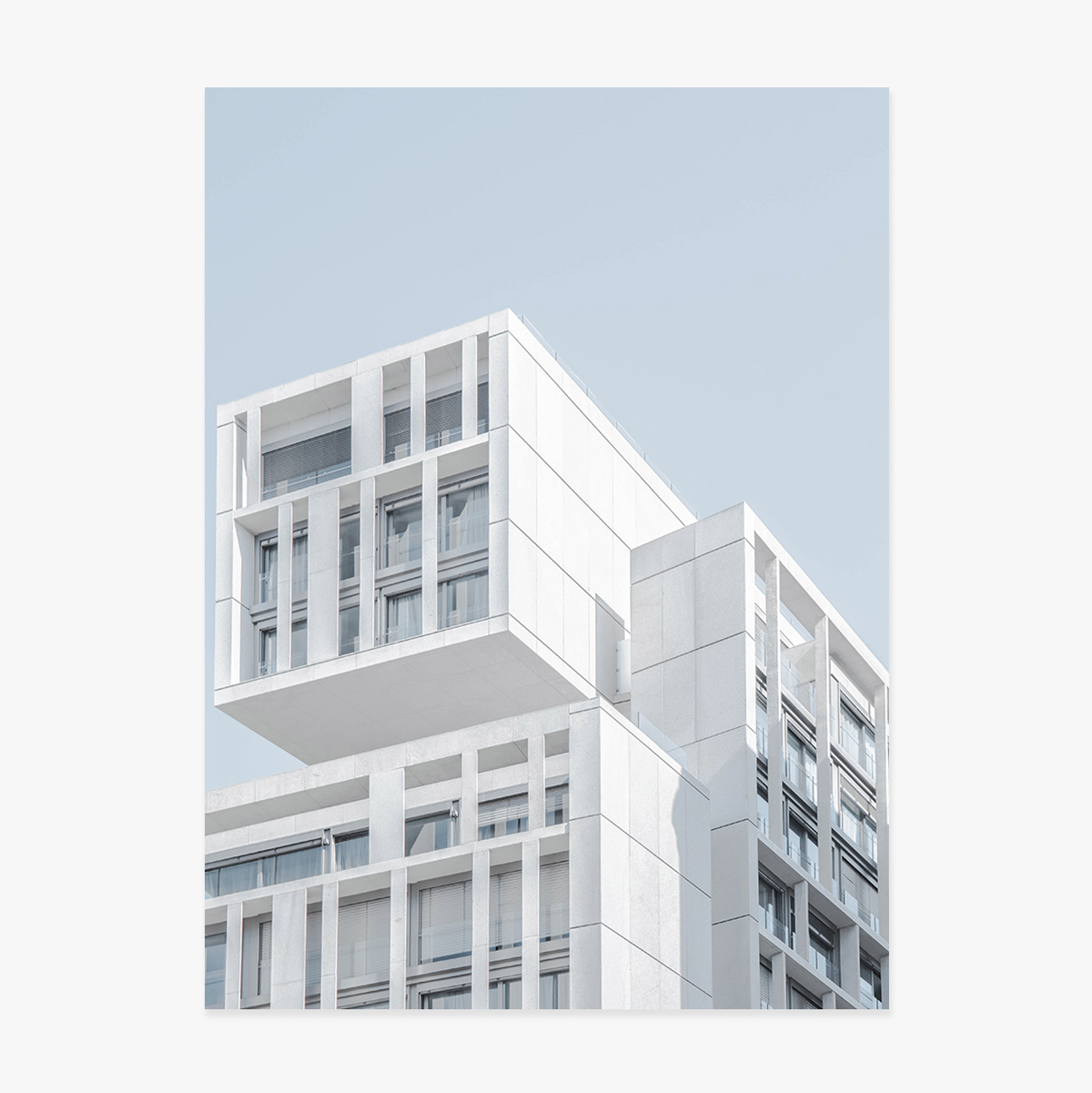 Cartel de un edificio en Madrid