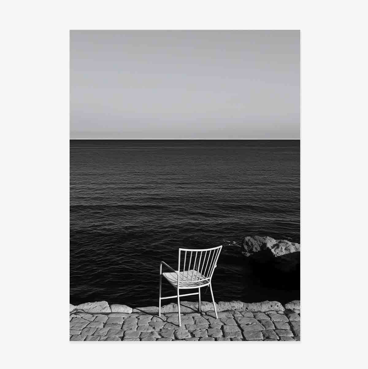 Póster: «Una silla solitaria junto al mar»