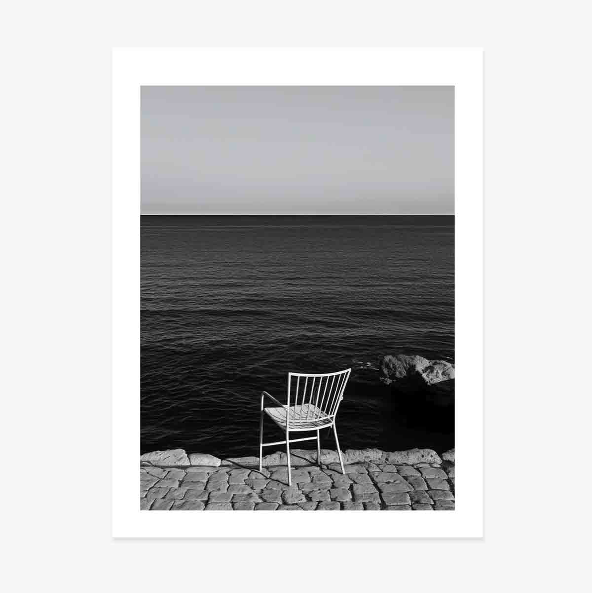 Póster: «Una silla solitaria junto al mar»