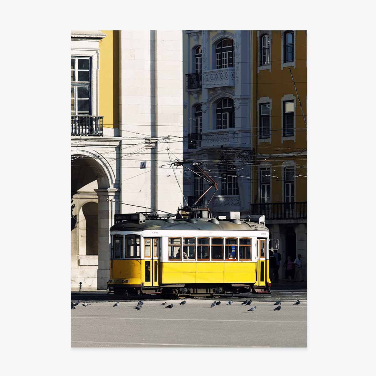 Cartel: Tranvía amarillo en Lisboa, Portugal