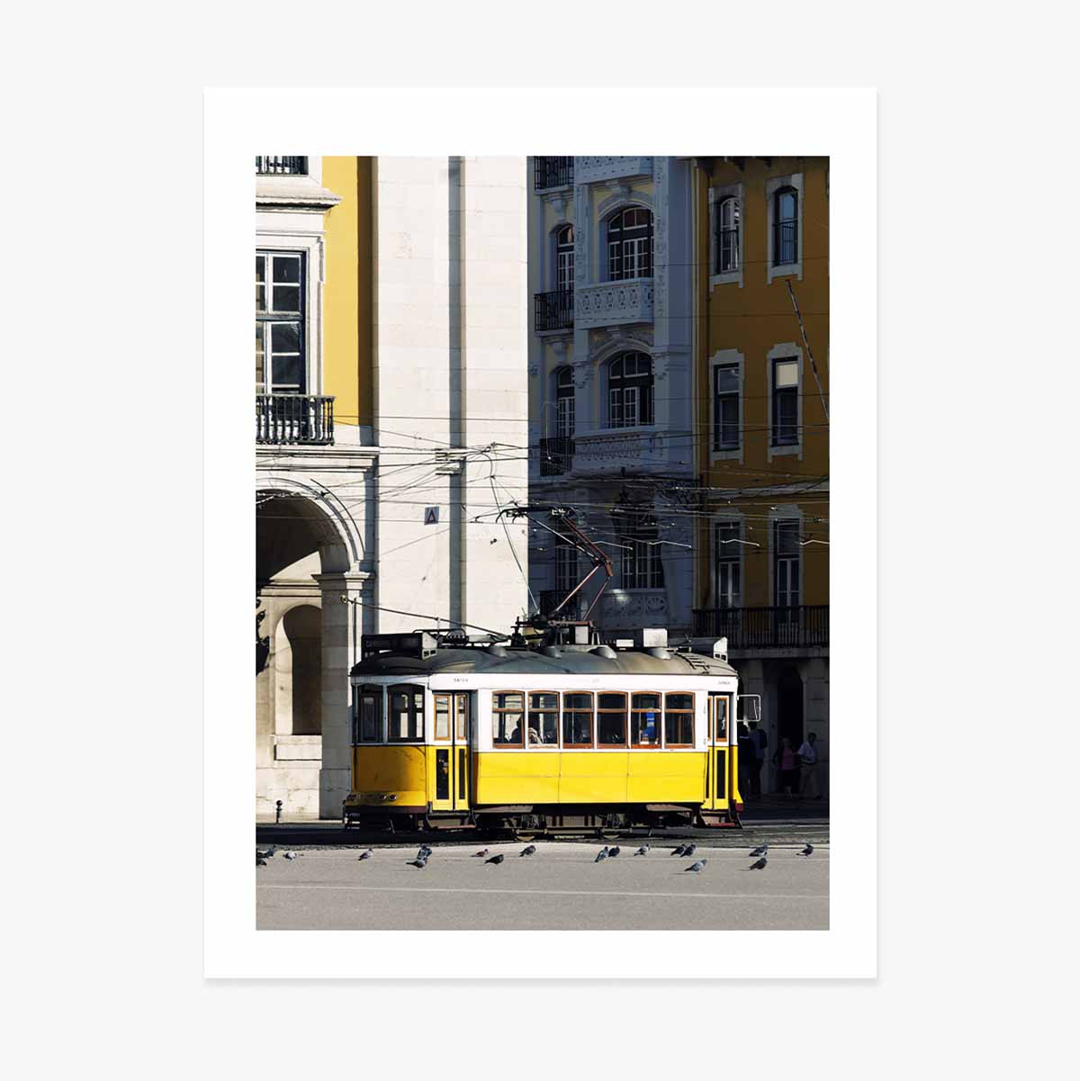 Cartel: Tranvía amarillo en Lisboa, Portugal
